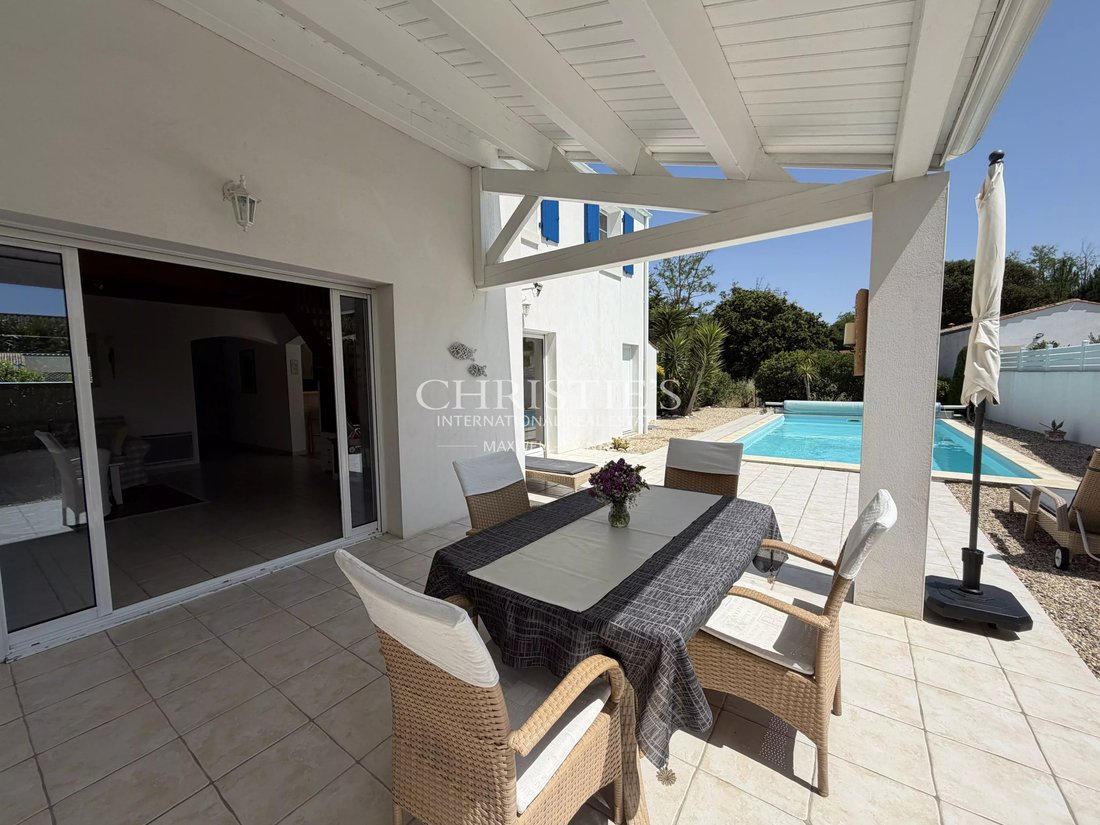 House in Saint-Georges-d'Oleron, Nouvelle-Aquitaine, France 3 - 16958392