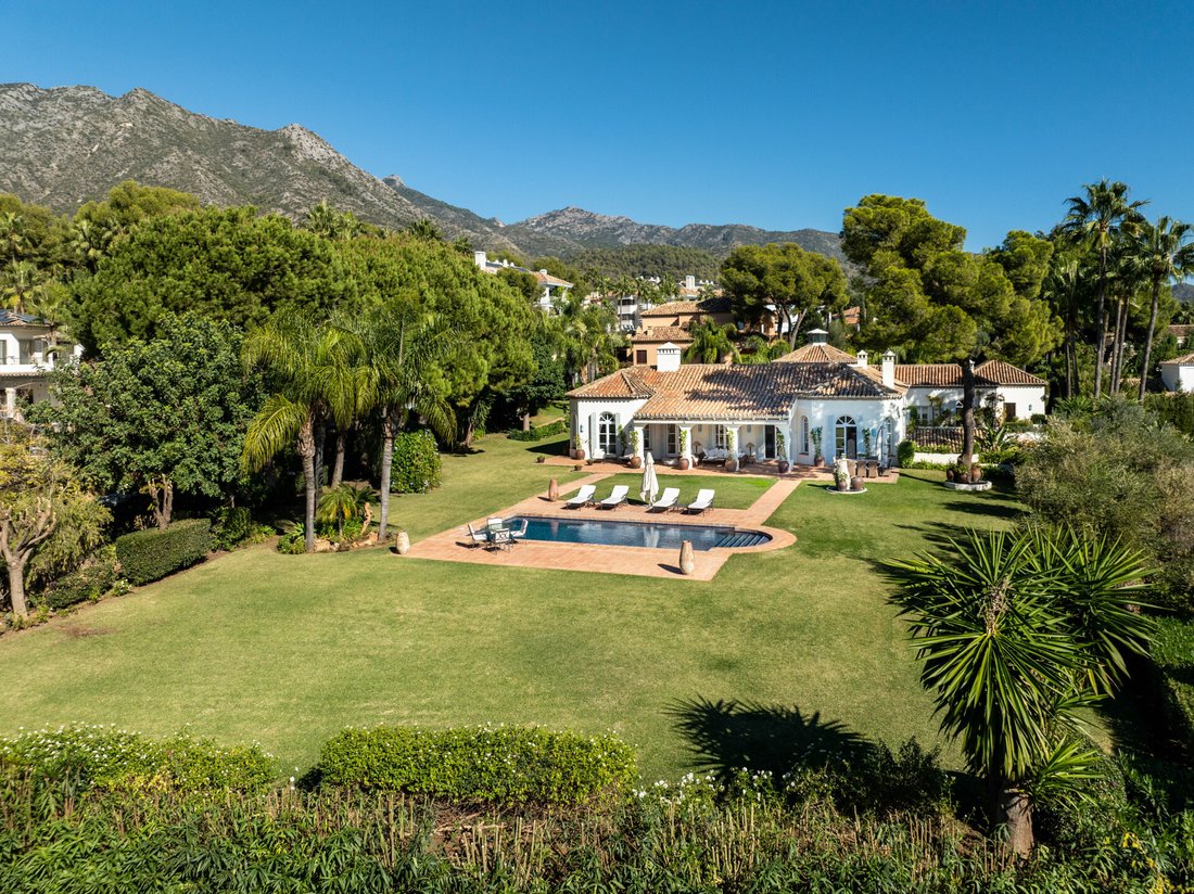 Villa in Sierra Blanca, Marbella, Spain 1 - 17874022