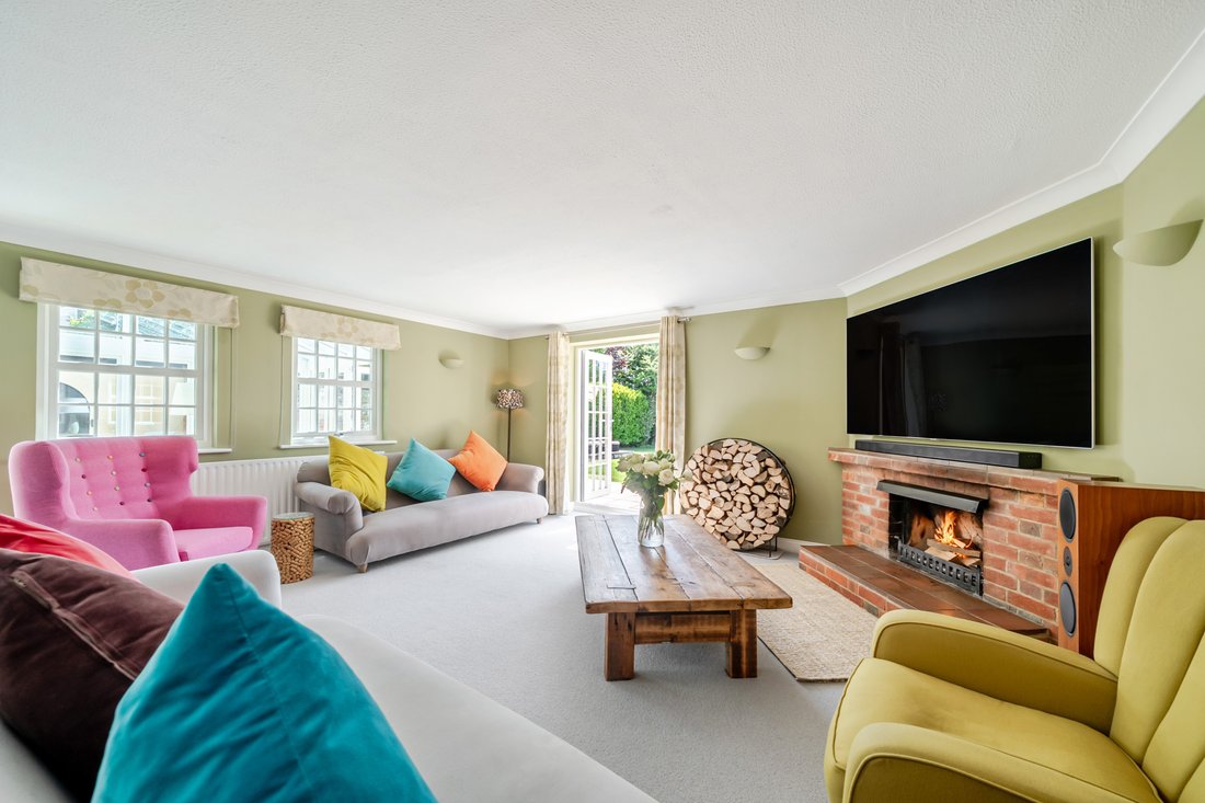 House in New Milton, England 3 - 18015725