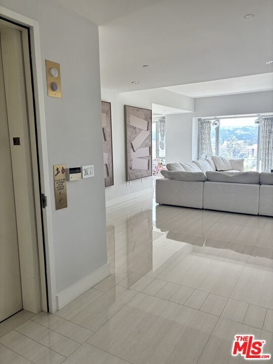 Condo in Los Angeles, California, United States 5 - 14907477