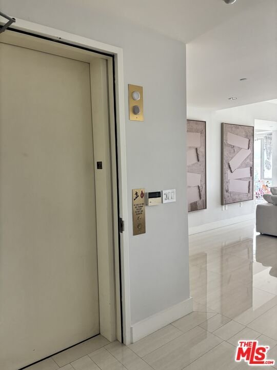 Condo in Los Angeles, California, United States 4 - 14907477
