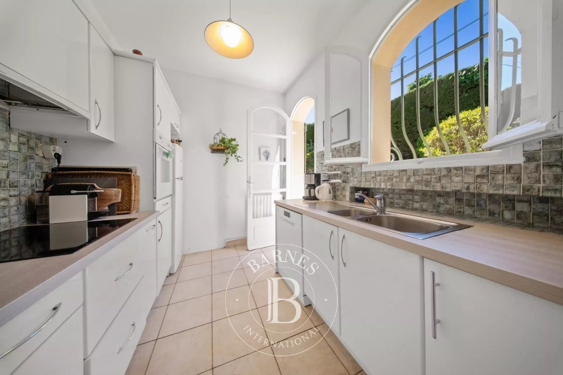 Villa in Théoule-sur-Mer, Provence-Alpes-Côte d'Azur, France 3 - 18016846
