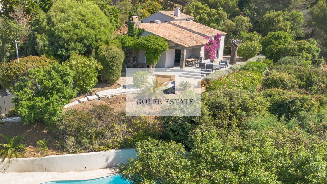 Villa in La Croix-Valmer, Provence-Alpes-Côte d'Azur, France 1 - 18016344