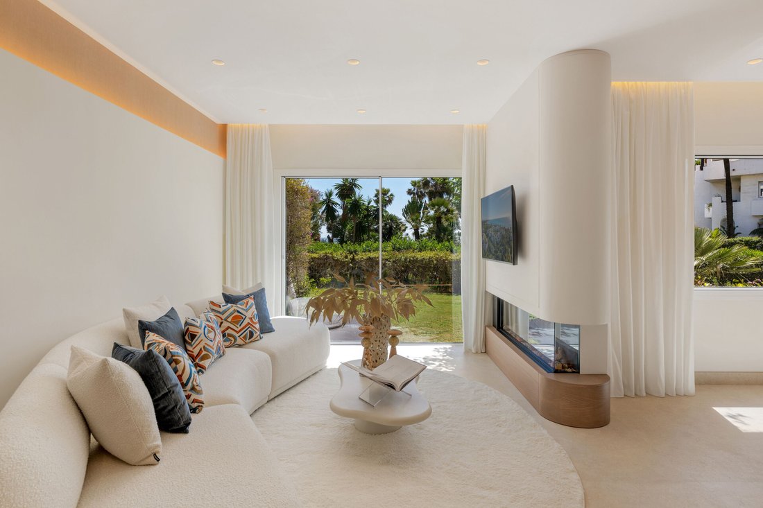 Apartment in Cancelada, Estepona, Andalusia 1 - 17873941