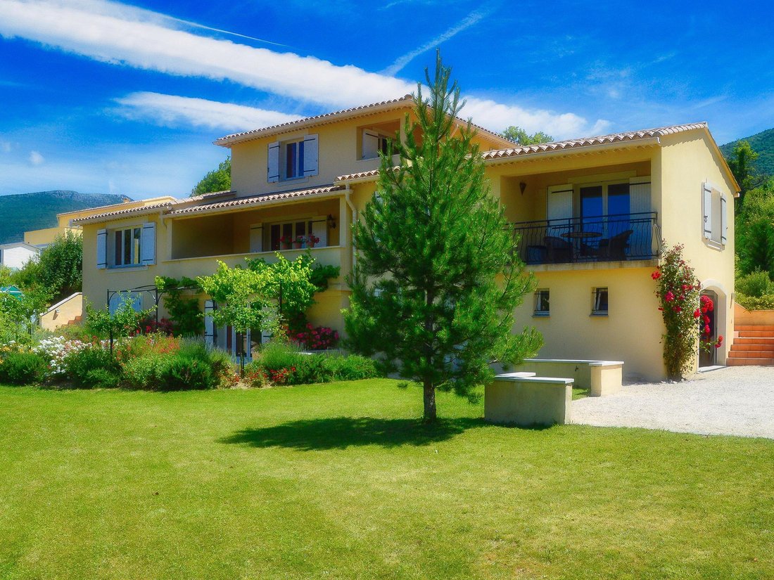 Villa in Montbrun-les-Bains, Auvergne-Rhône-Alpes, France 3 - 18016764