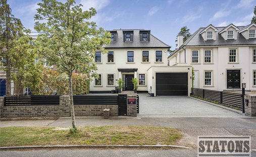 House in Ferney Hill, Enfield, England 1