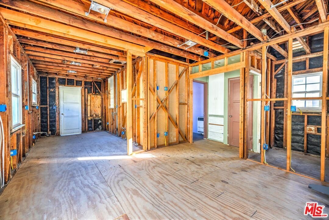 Los Angeles, California, United States 3 - 18017110