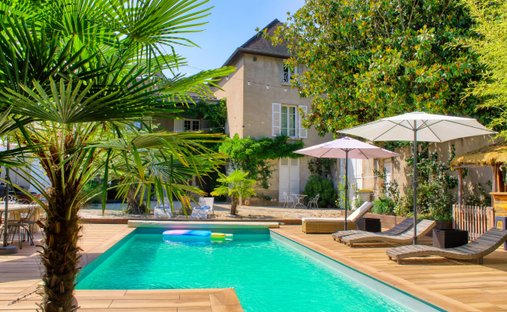 Estate in La Chapelle-de-Guinchay, Bourgogne – Franche-Comté, France 1