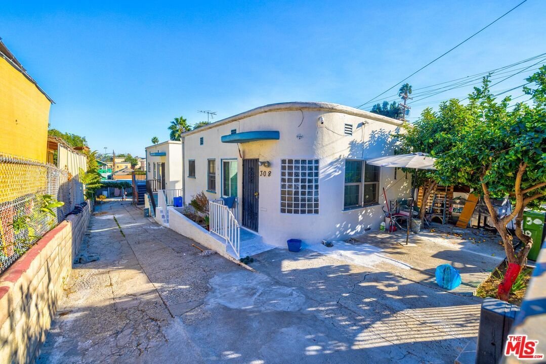 Los Angeles, California, United States 2 - 18017110