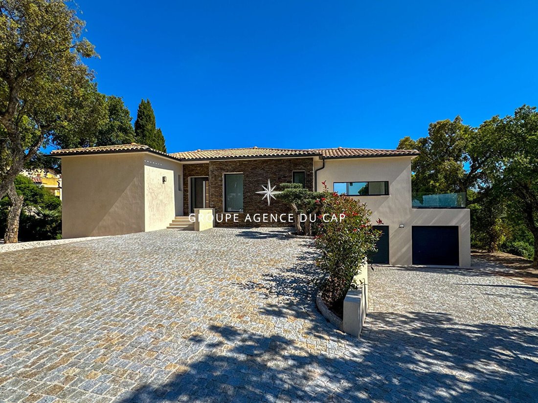 Villa in Les Issambres, Roquebrune-sur-Argens, France 3 - 17866812