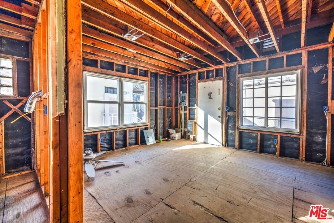 Los Angeles, California, United States 4 - 18017110
