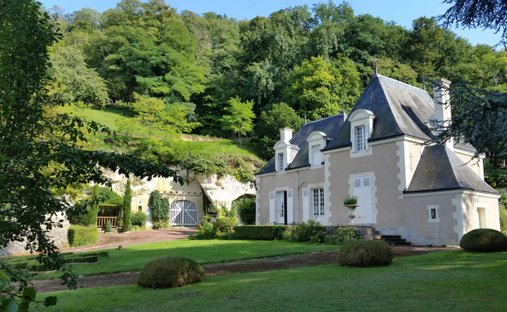 Villa in La Chartre-sur-le-Loir, Pays de la Loire, France 1