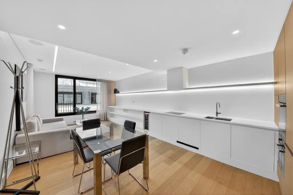 Apartment in Fitzrovia, Camden, England 2 - 18015755