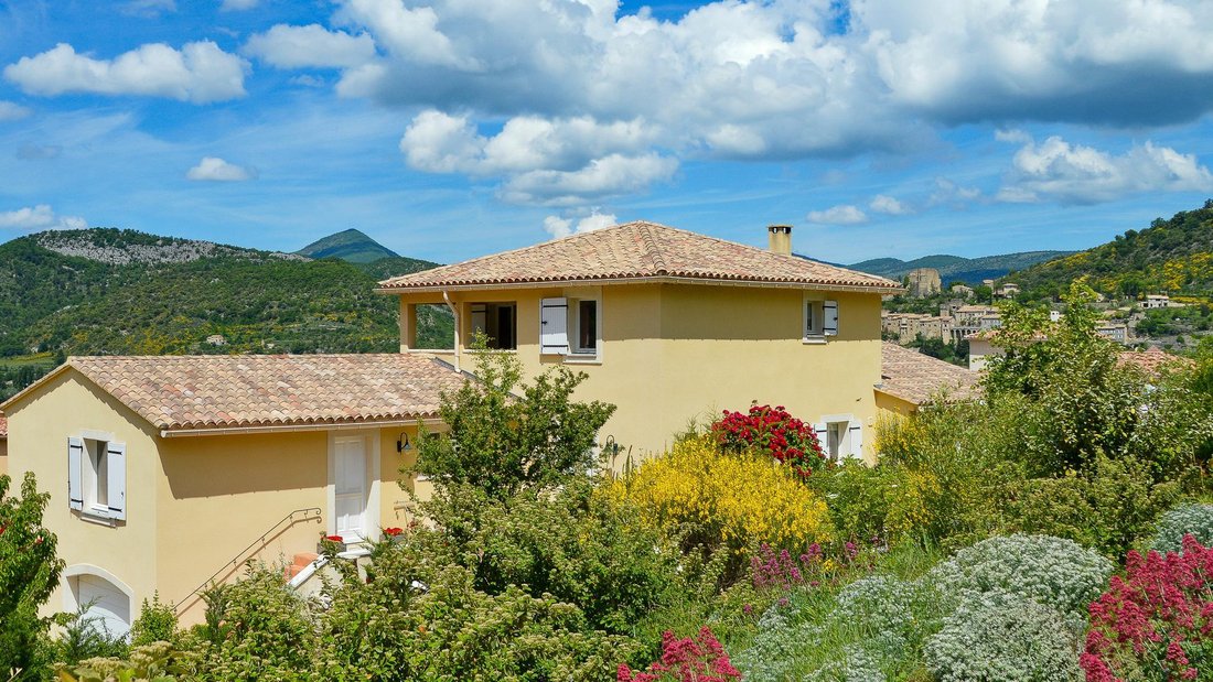 Villa in Montbrun-les-Bains, Auvergne-Rhône-Alpes, France 2 - 18016764