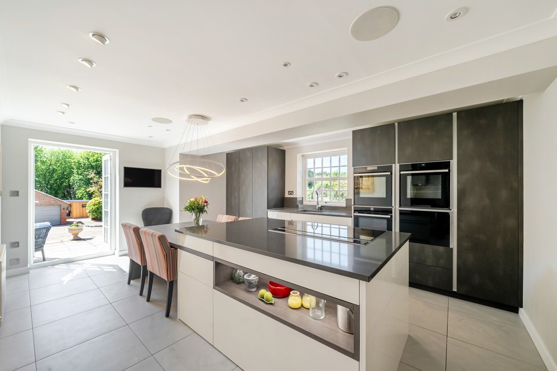 House in New Milton, England 5 - 18015725