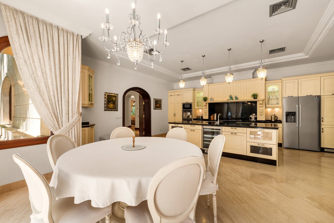 Villa in Guadalmina Baja, San Pedro de Alcantara, Spain 5 - 17873961