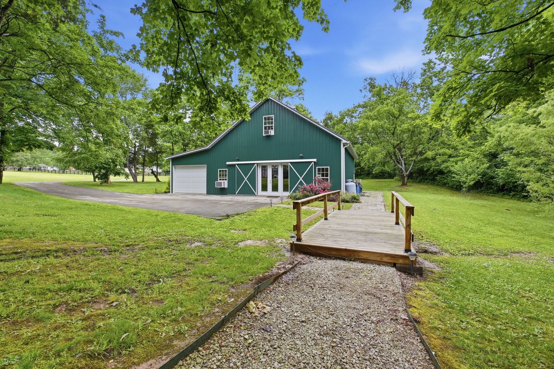 House in Watterson Park, Kentucky, United States 4 - 18016632
