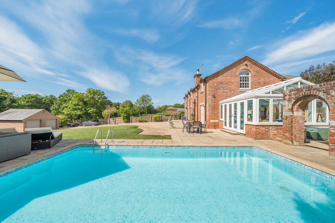 House in New Milton, England 2 - 18015725