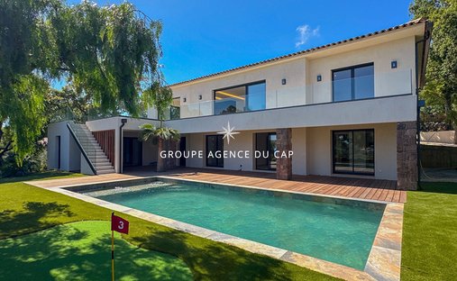 Villa in Les Issambres, Roquebrune-sur-Argens, France 1