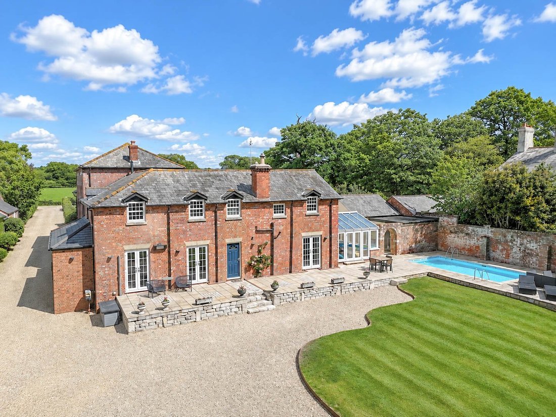 House in New Milton, England 1 - 18015725