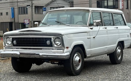 1974 Jeep Wagoneer 4x4 in Shinjuku city, Japan 1