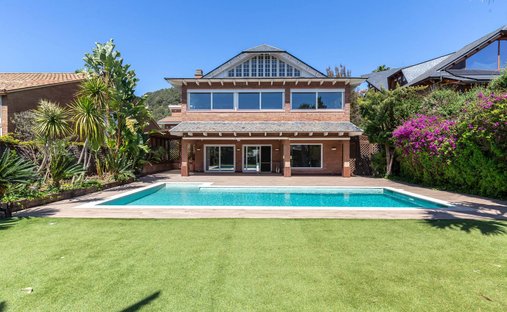 Villa in Sant Just Desvern, Catalonia, Spain 1