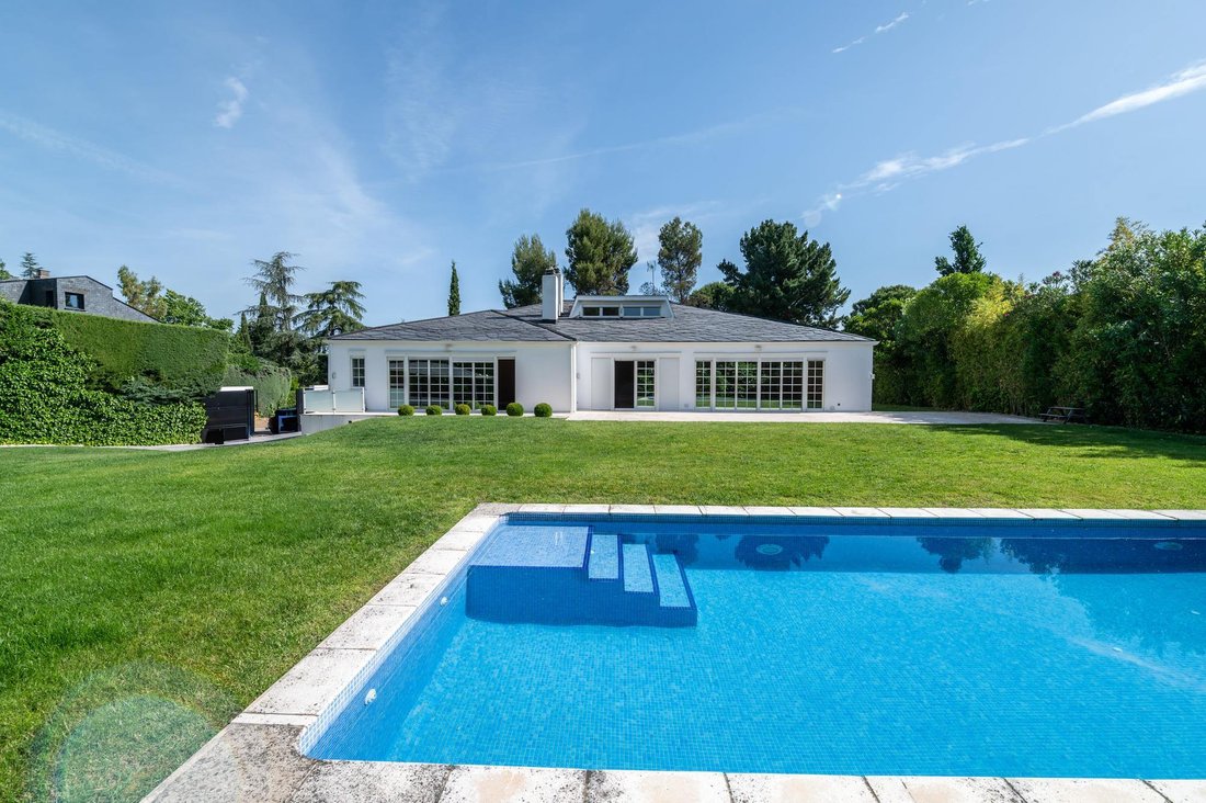 Villa in La Moraleja, Alcobendas, Comunidad de Madrid 1 - 17703458