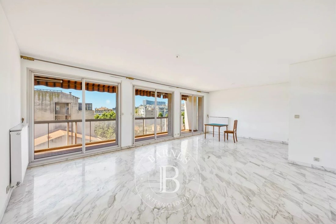 Apartment in Saint Giniez, 8e Arrondissement, Marseille 1 - 18017200
