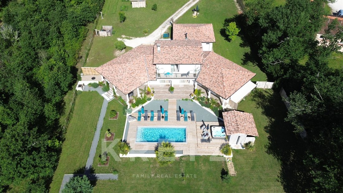 House in Aubeterre-sur-Dronne, Nouvelle-Aquitaine, France 2 - 16331752