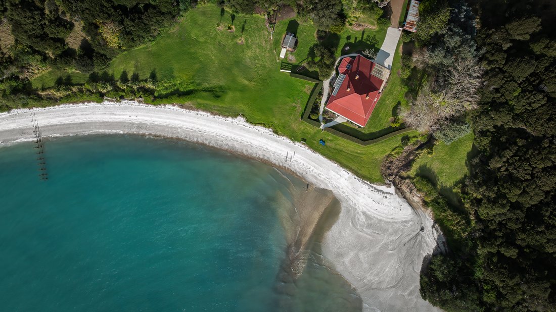 House in Waiheke Island, Auckland, New Zealand 1 - 18020399