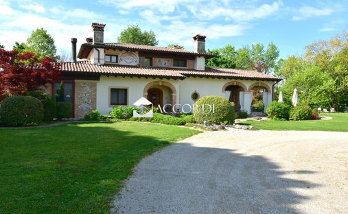 Villa in Moriago della Battaglia, Veneto, Italy 1