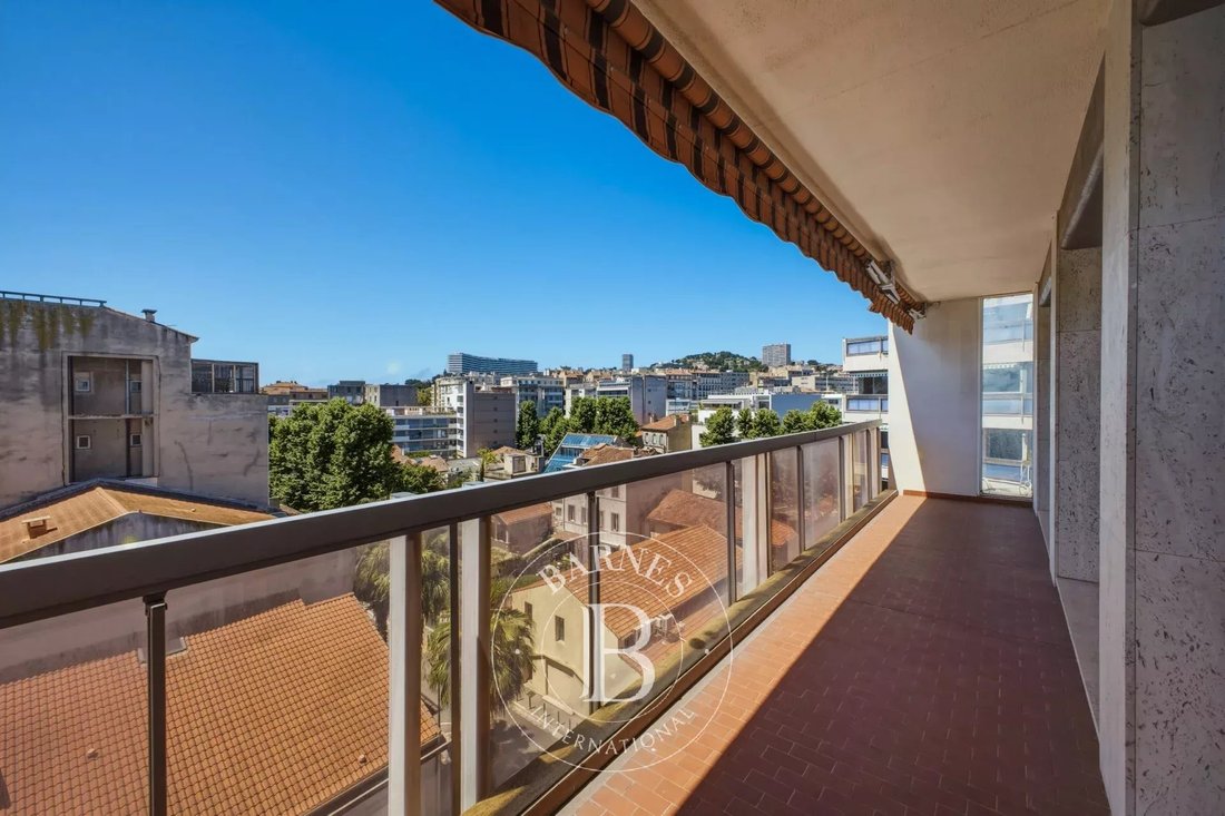 Apartment in Saint Giniez, 8e Arrondissement, Marseille 2 - 18017200