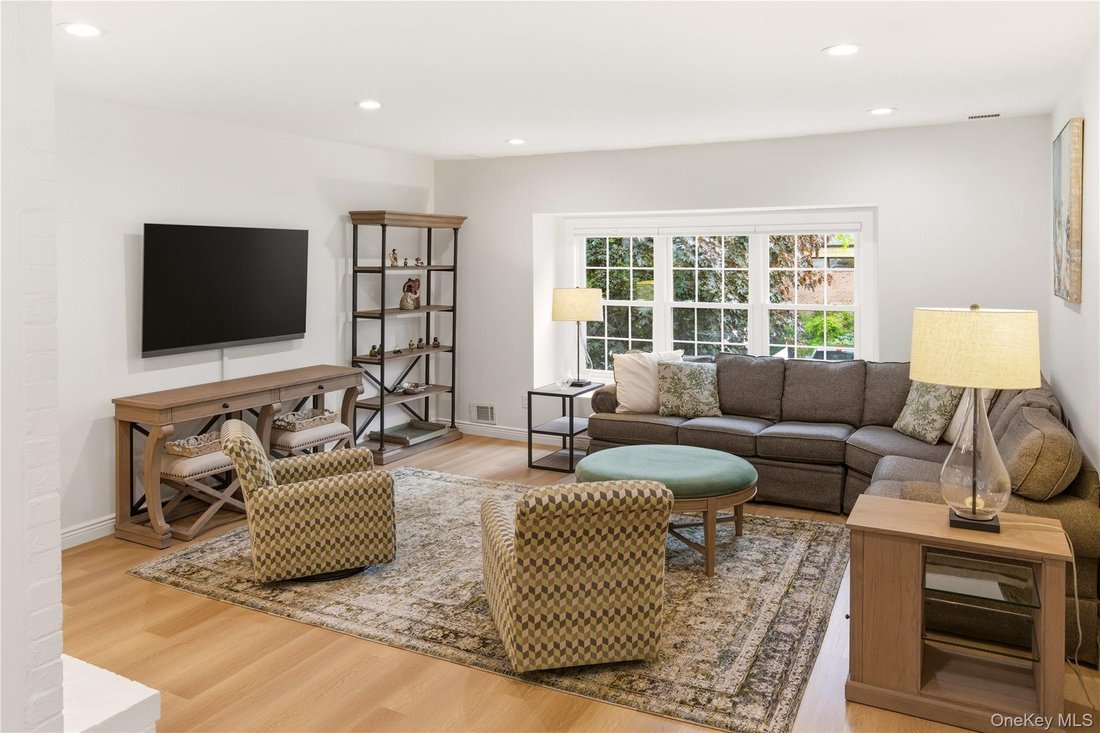Condo in Syosset, New York, United States 4 - 18015430
