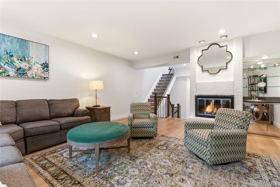 Condo in Syosset, New York, United States 3 - 18015430