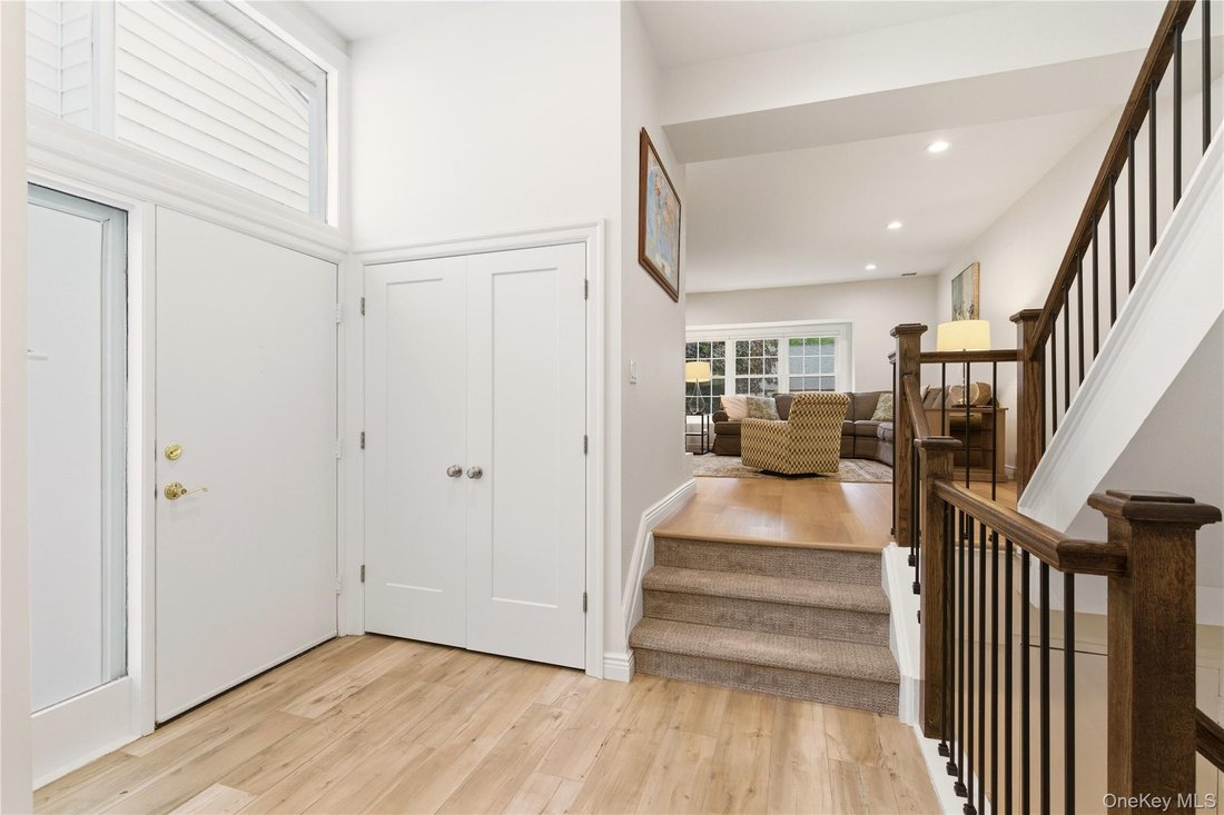 Condo in Syosset, New York, United States 2 - 18015430