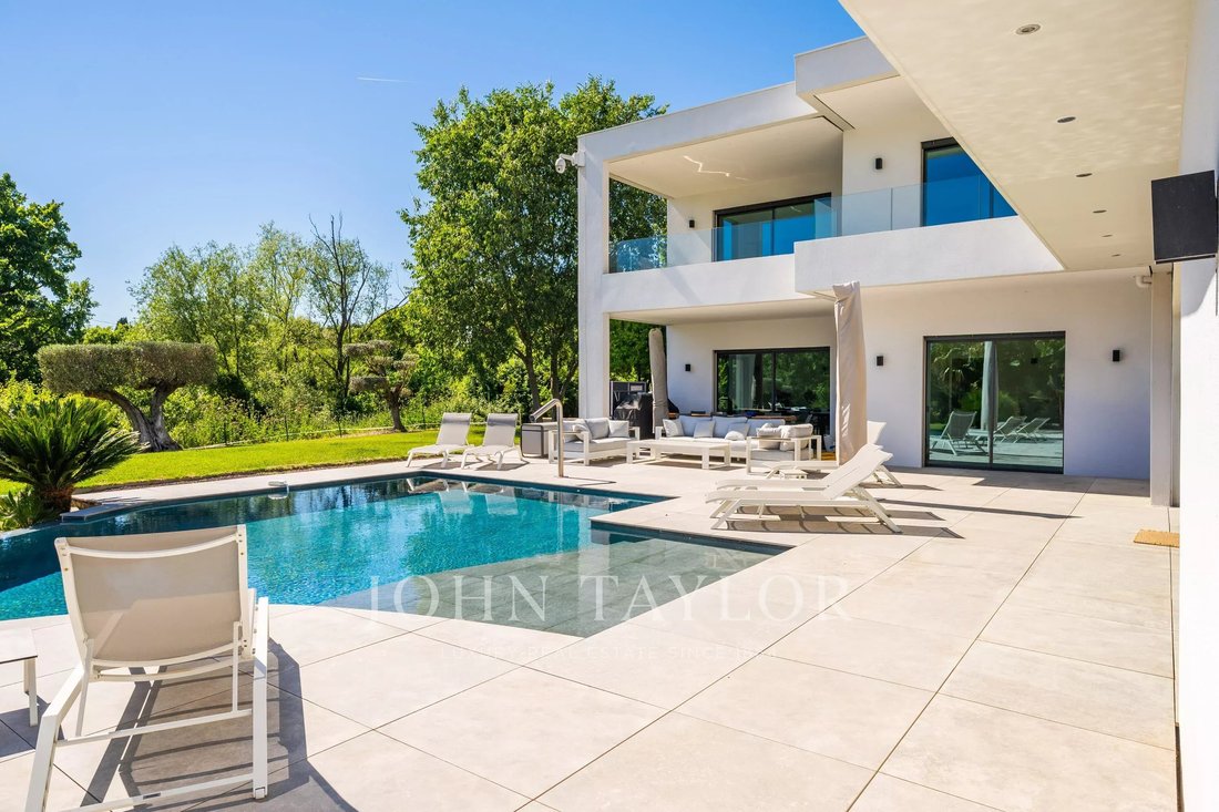 Villa in Granettes-Jauberte-Sainte Anne, Aix-en-Provence, France 4 - 18017028