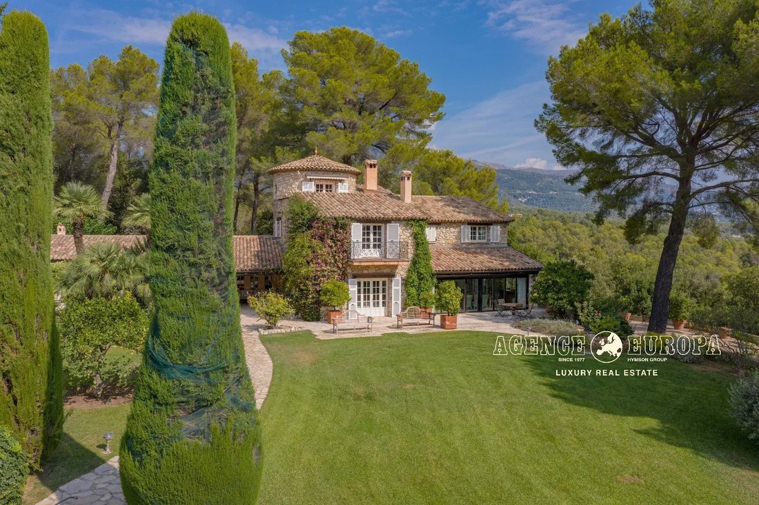 Villa in Nord, Roquefort-les-Pins, France 4 - 18016971
