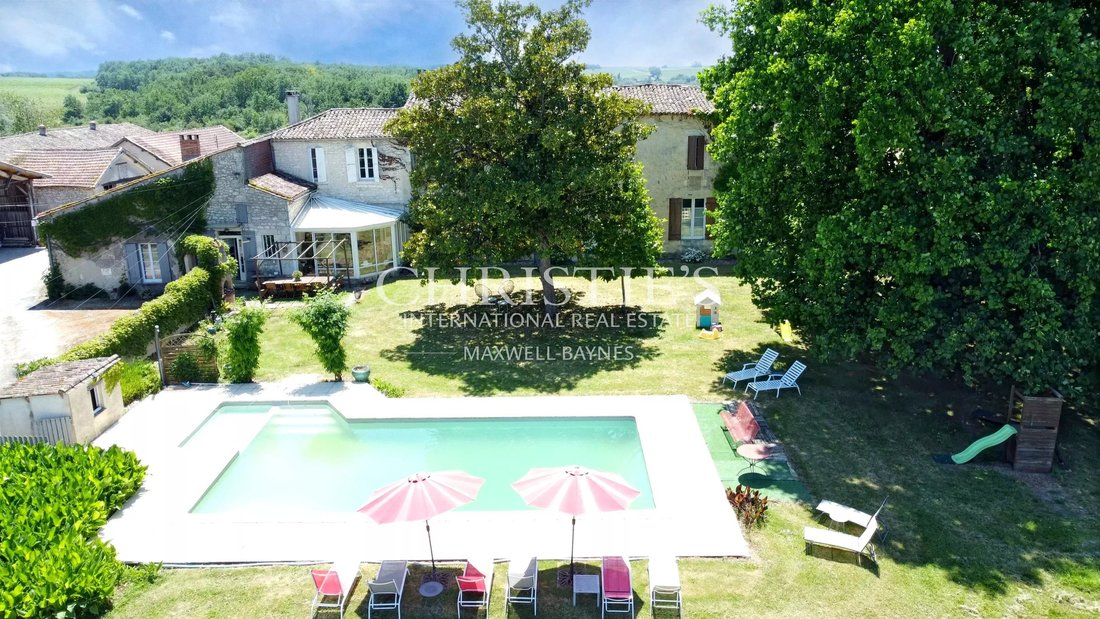 Estate in Sainte-Foy-la-Grande, Nouvelle-Aquitaine, France 2 - 15794577