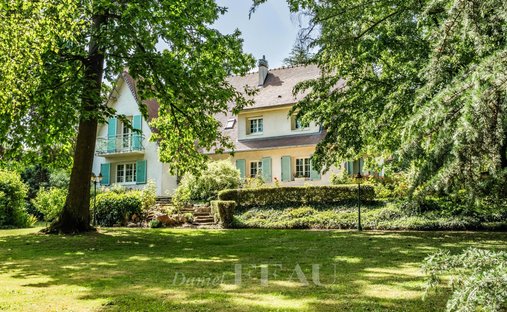 House in Jouars-Pontchartrain, Ile-de-France, France 1