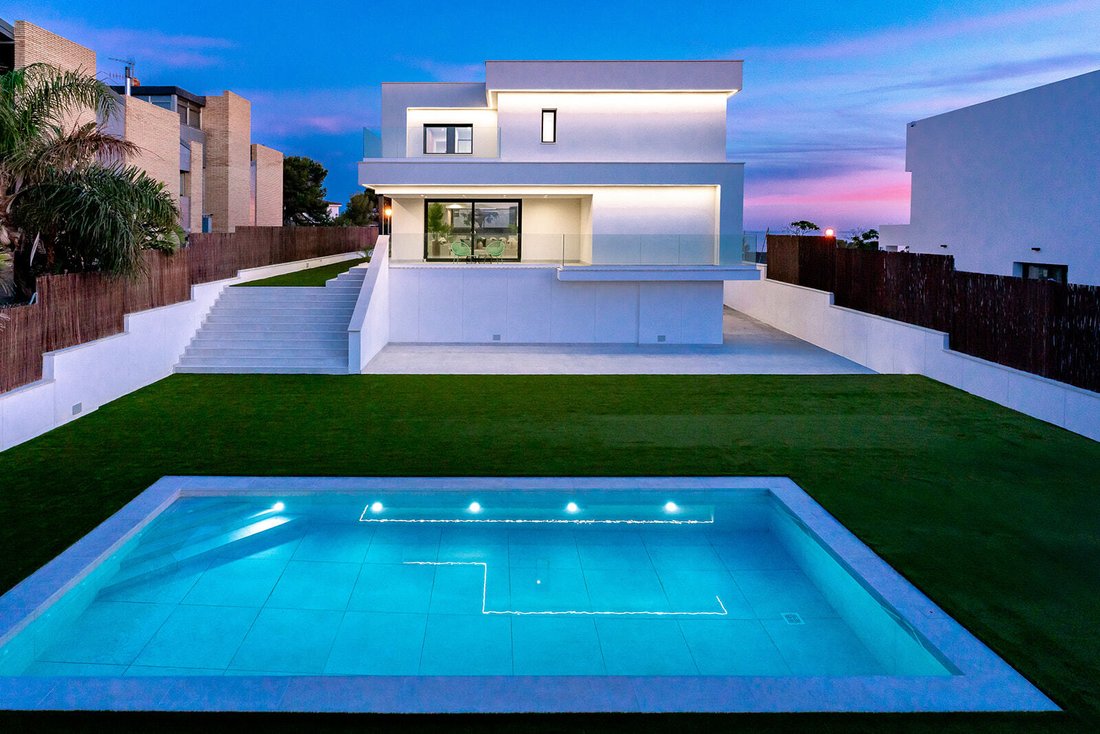 Villa in Vilanova i la Geltru, Catalonia, Spain 2 - 18017193