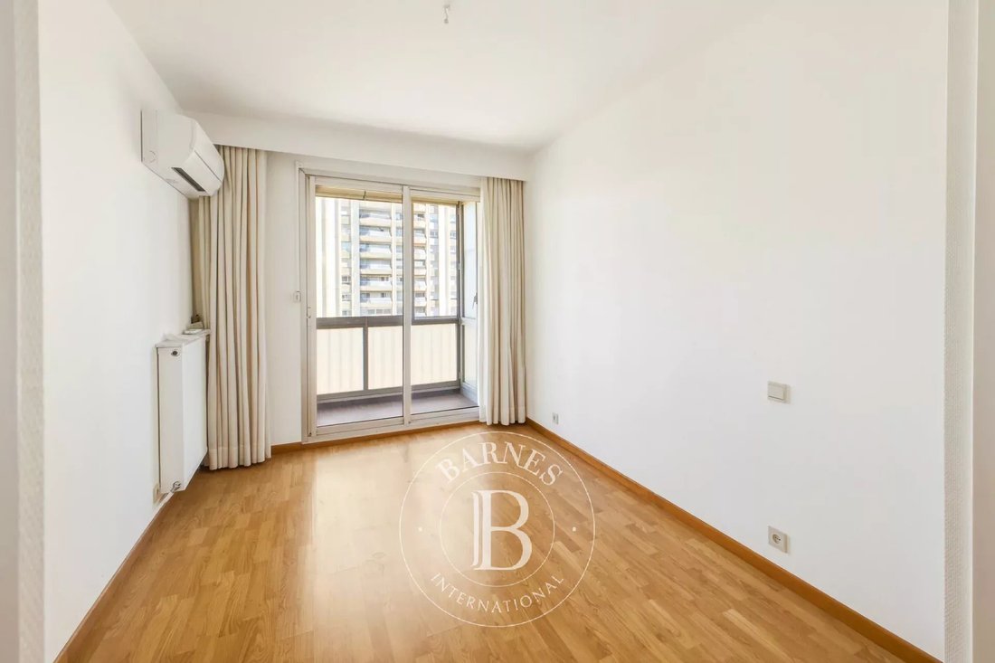 Apartment in Saint Giniez, 8e Arrondissement, Marseille 4 - 18017200