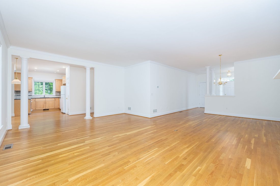 Condo in Simsbury, Connecticut, United States 4 - 18015439