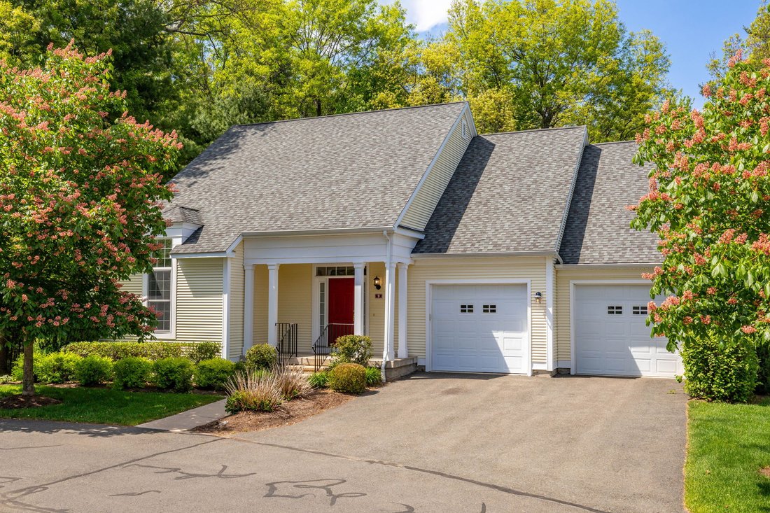 Condo in Simsbury, Connecticut, United States 1 - 18015439