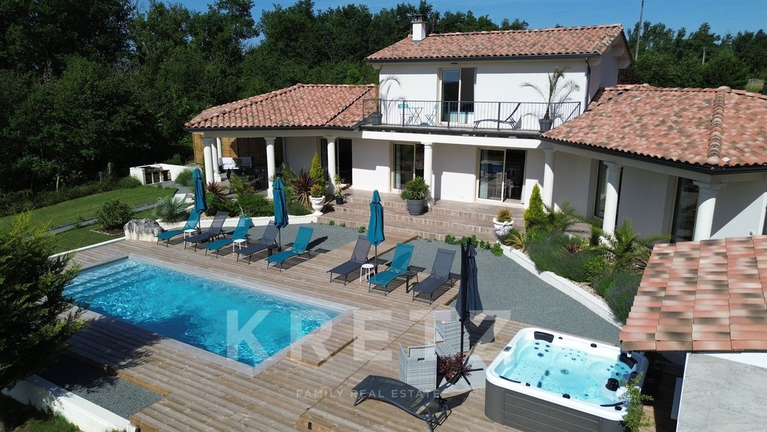 House in Aubeterre-sur-Dronne, Nouvelle-Aquitaine, France 3 - 16331752