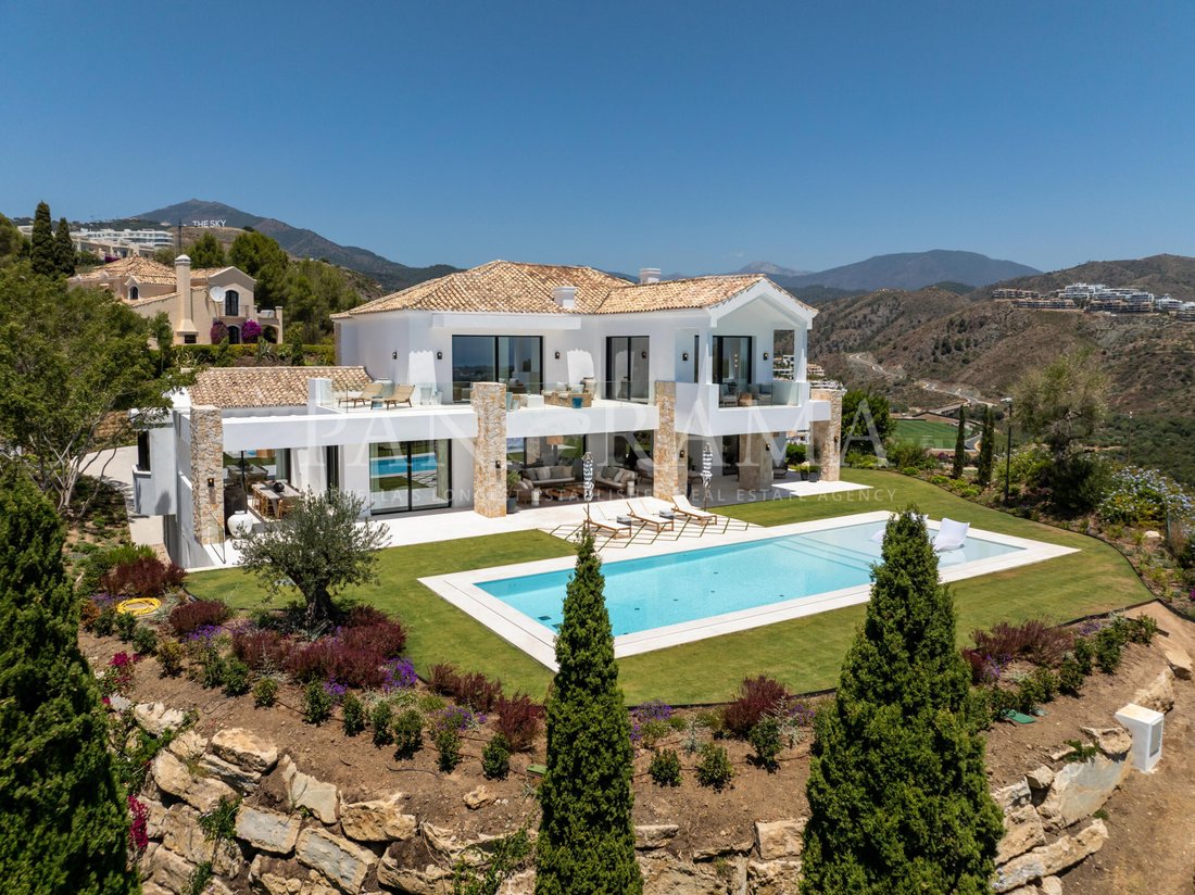 Villa in La Quinta, Benahavis, Andalusia 1 - 14473611