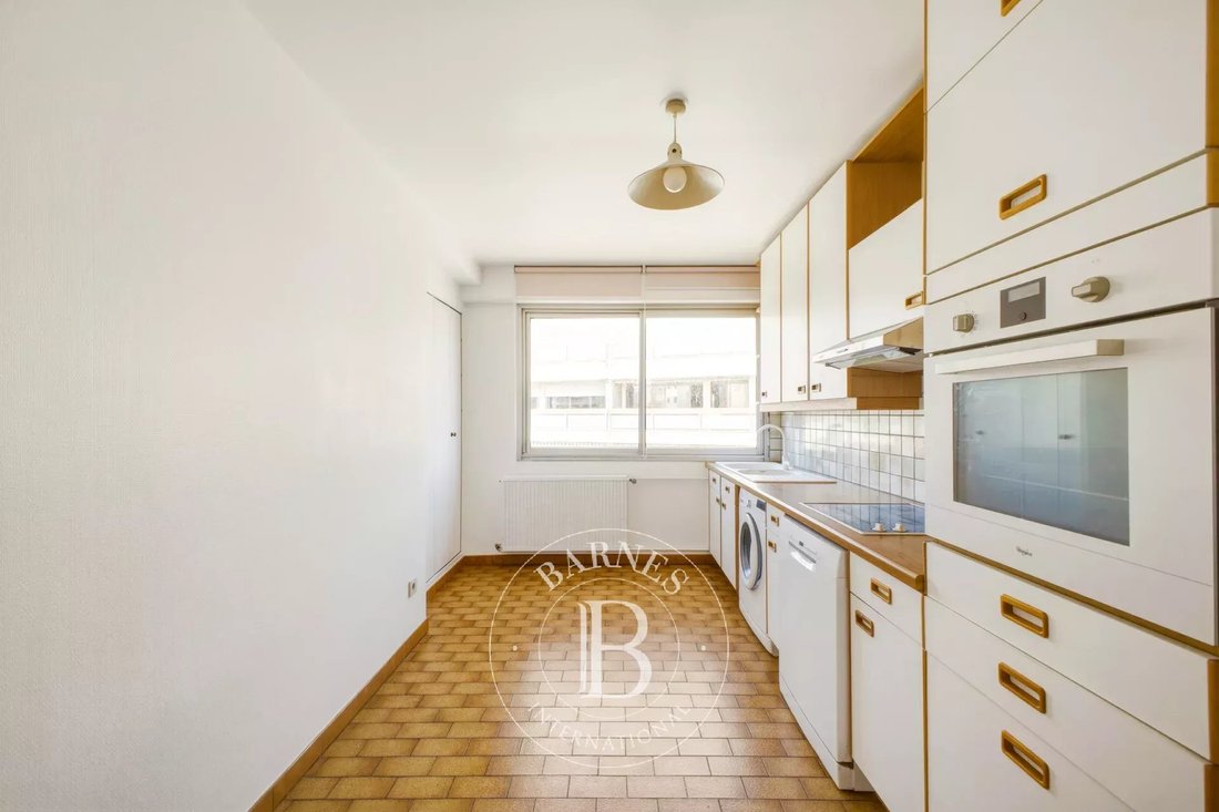 Apartment in Saint Giniez, 8e Arrondissement, Marseille 3 - 18017200
