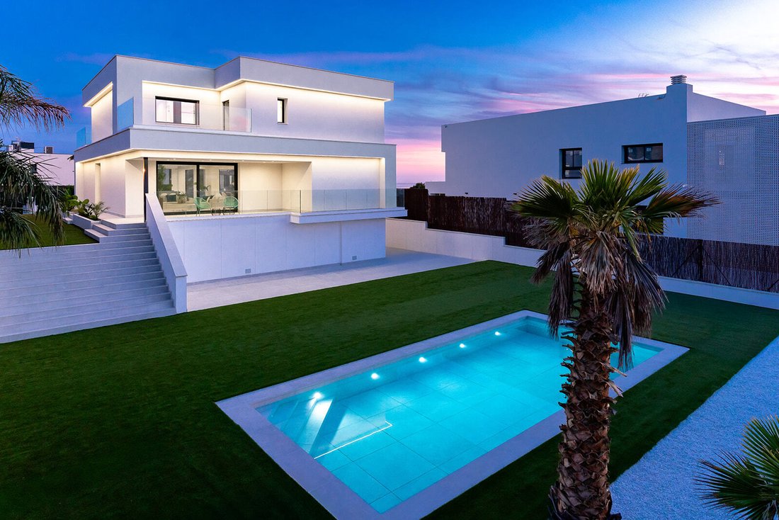 Villa in Vilanova i la Geltru, Catalonia, Spain 1 - 18017193
