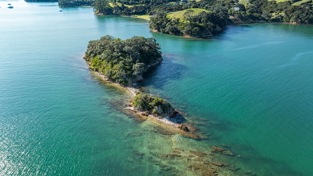 House in Waiheke Island, Auckland, New Zealand 2 - 18020399