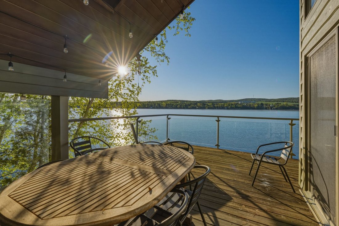 House in Magog, Quebec, Canada 2 - 18020548