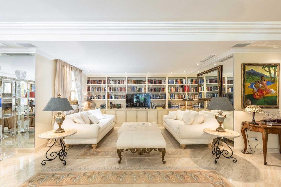 Villa in Nueva Andalucia, Marbella, Spain 4 - 12085925